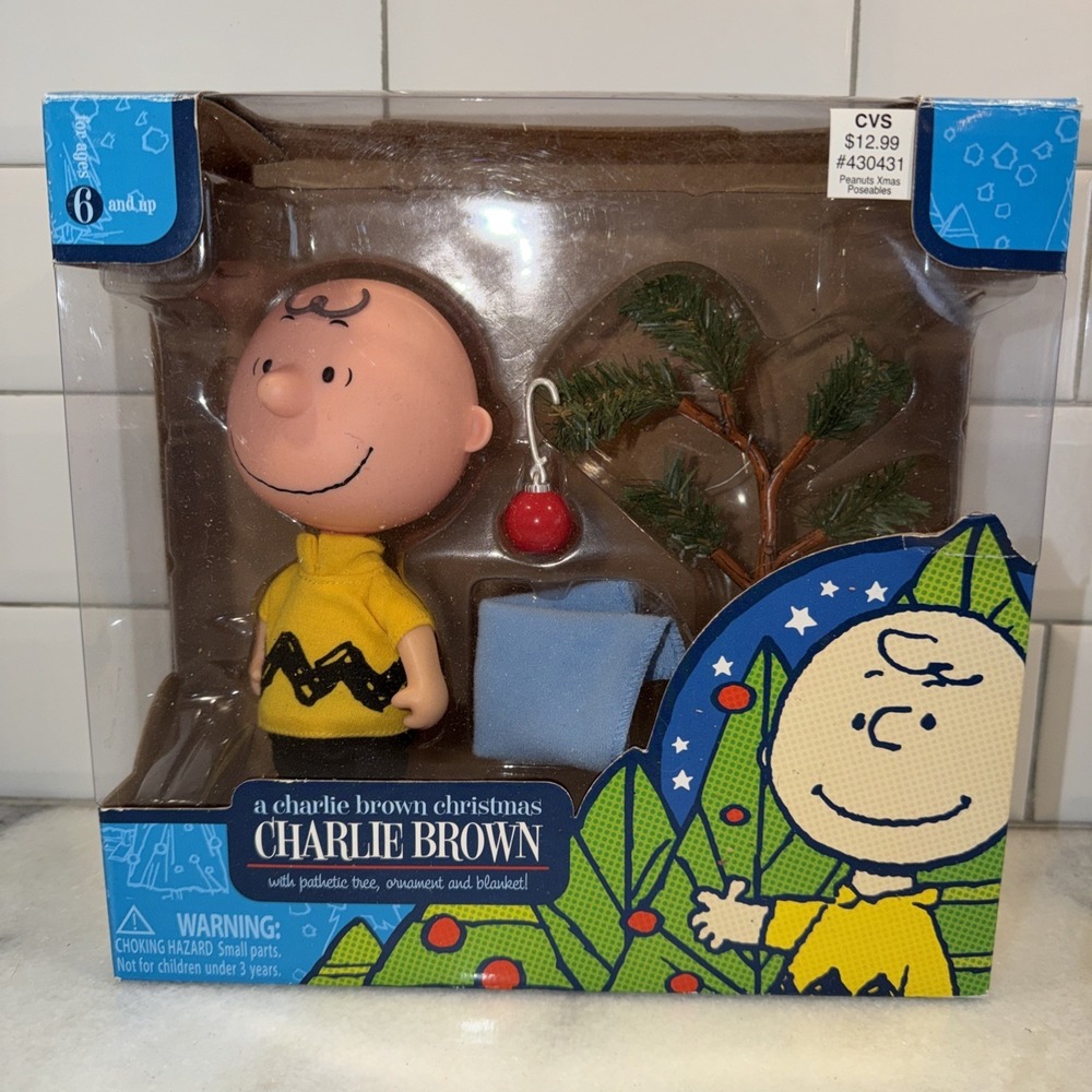 Peanuts Holiday 8" Figure A Charlie‎ Brown Christmas w Pathetic Tree & Blanket